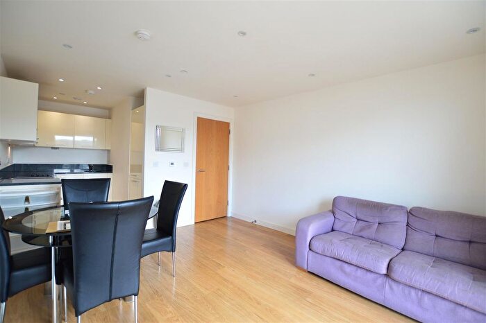 1 Bedroom Flat To Rent In Lexington Apartments, Railway Terrace, Slough, SL2