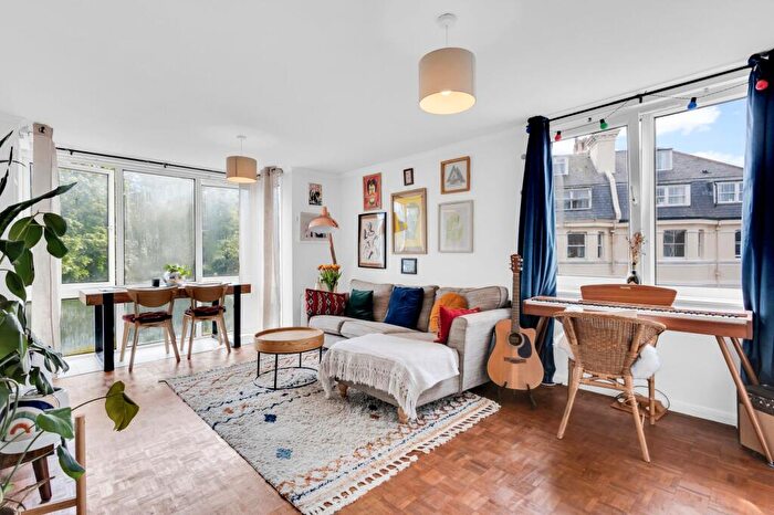 2 Bedroom Flat For Sale In Earls Avenue, Folkestone, CT20