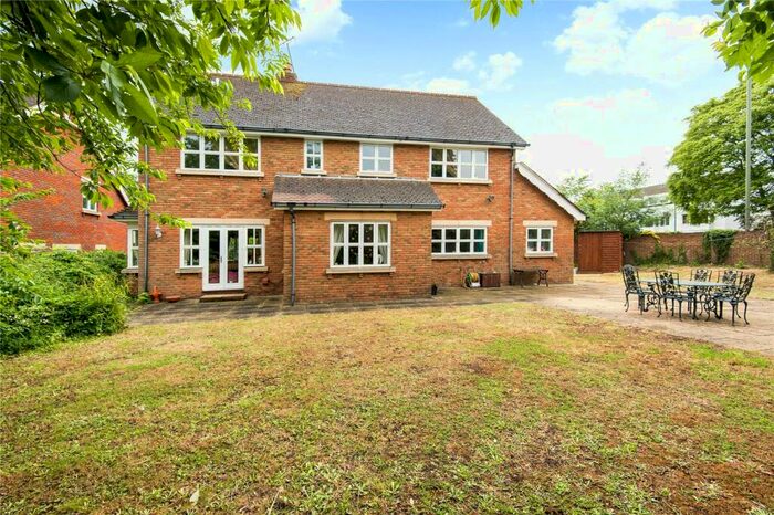 5 Bedroom Detached House For Sale In Orchard End, Weybridge, KT13