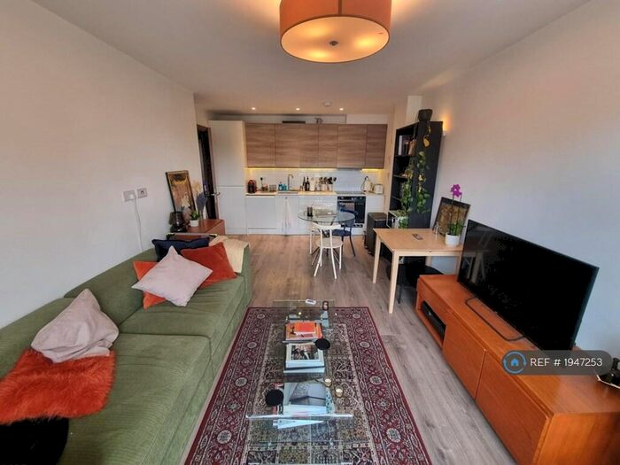 2 Bedroom Flat To Rent In Well Street, London, E9