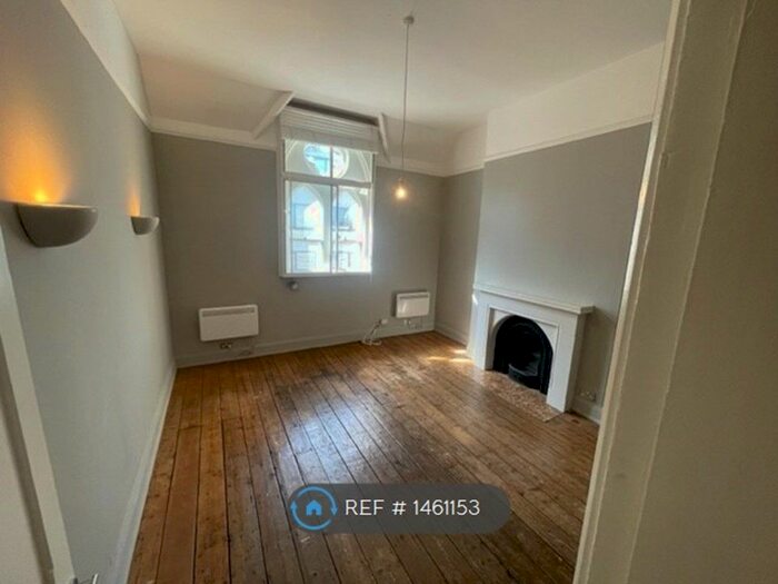 1 Bedroom Flat To Rent In Herbert House, London, SE11