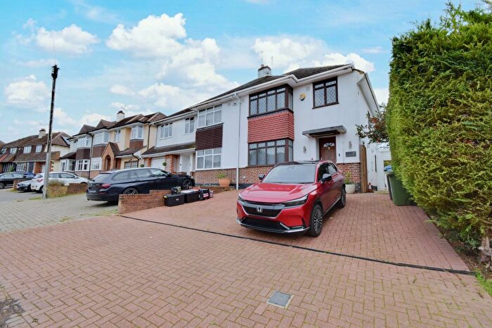 3 Bedroom Semi-Detached House To Rent In Mountfield Road, Hemel Hempstead, Hertfordshire, HP2