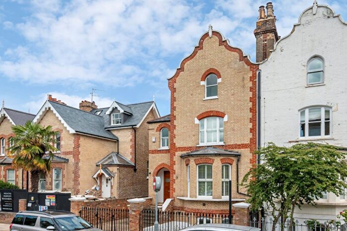 5 Bedroom Semi-Detached House To Rent In Spencer Road, Wandsworth, SW18