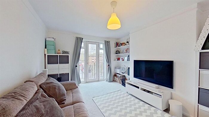 1 Bedroom Flat For Sale In Borrodaile Road, London, SW18