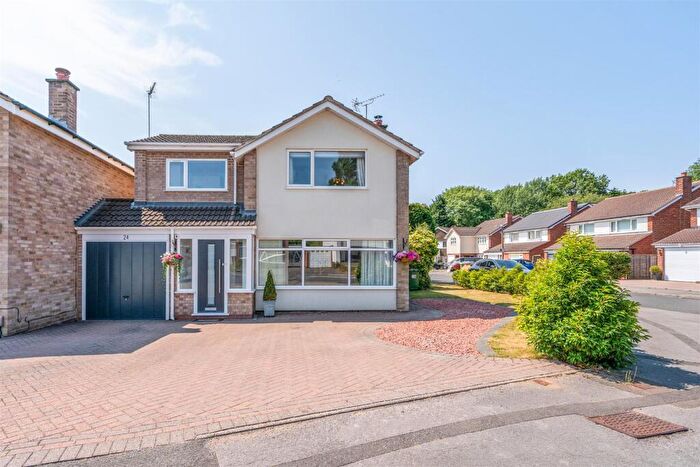 4 Bedroom Link Detached House For Sale In Clifton Crescent, Solihull, B91