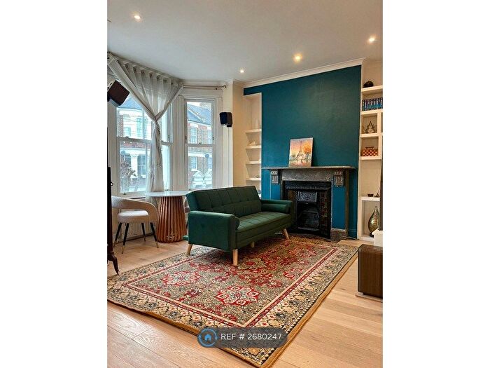 2 Bedroom Flat To Rent In College Place, London, NW1