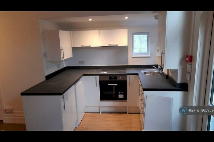 Studio To Rent In South Croydon, South Croydon, CR2