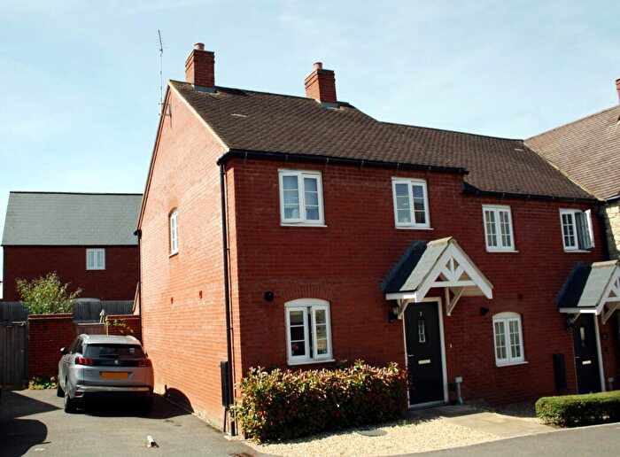 3 Bedroom Terraced House To Rent In Whittlewood End, Silverstone, NN12