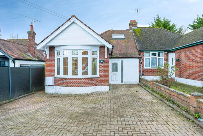 3 Bedroom Bungalow For Sale In Humberstone Close, Luton, LU4