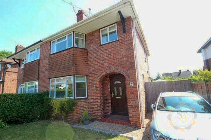 4 Bedroom Semi-Detached House To Rent In Hillview Crescent, Guildford, GU2