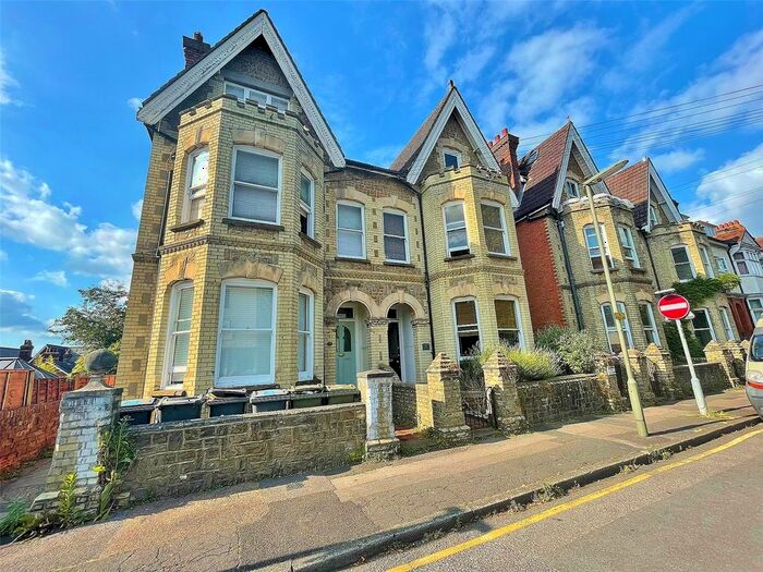 1 Bedroom Flat To Rent In Dene Road, Guildford, Surrey, GU1