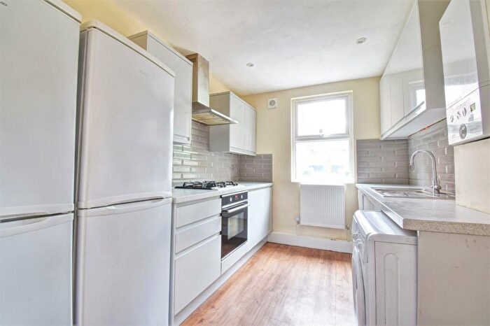 6 Bedroom End Of Terrace House To Rent In Burns Road, Sheffield, S6