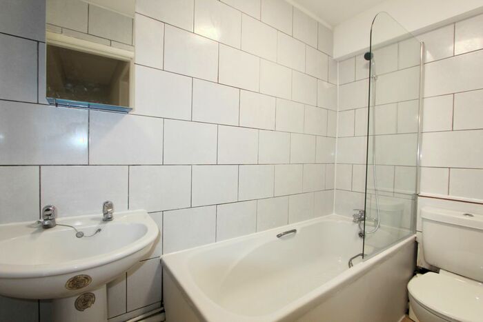 Studio To Rent In Buxton Road, Luton, LU1