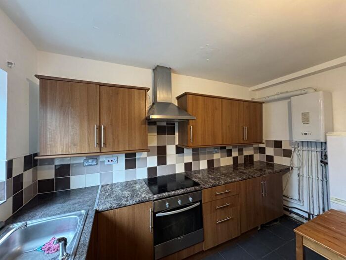 2 Bedroom Flat To Rent In Ampthill Road, Southampton, SO15