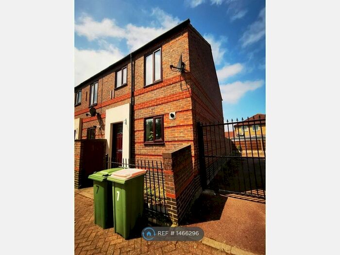 2 Bedroom End Of Terrace House To Rent In Stonechat Square, London, E6