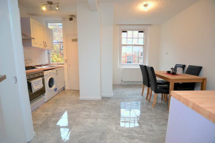 3 Bedroom Flat To Rent In Montclare Street, London, E2