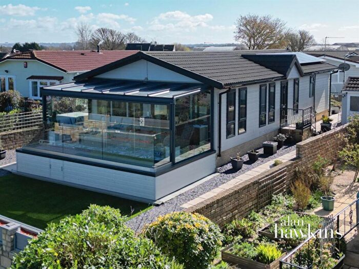 2 Bedroom Park Home For Sale In Lillybrook Estate, Lyneham, SN15