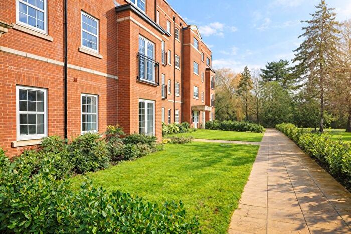 2 Bedroom Apartment For Sale In Redland Way, St. Albans, Hertfordshire, AL2