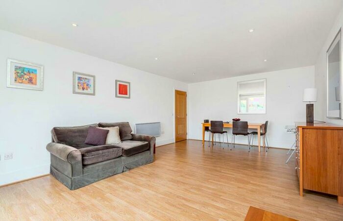 3 Bedroom Apartment To Rent In Avenue Road, St Johns Wood, London, NW8