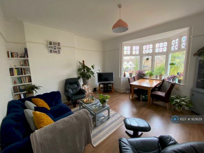 1 Bedroom Flat To Rent In Normanton Road, South Croydon, CR2