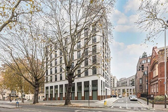 3 Bedroom Flat To Rent In St. Georges Circus, Southwark, SE1