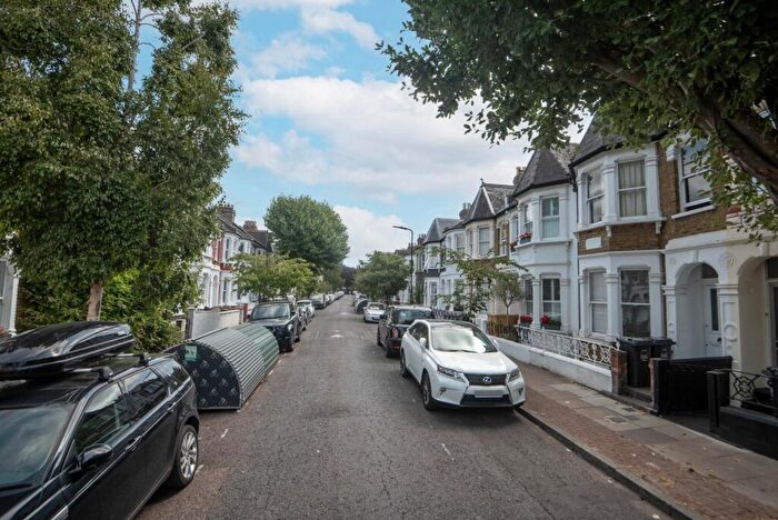 4 Bedroom Terraced House For Sale In Prince George Road, London, N16
