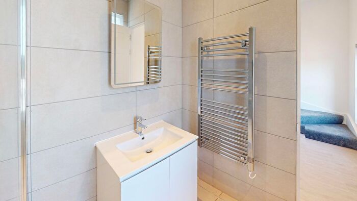 2 Bedroom Flat To Rent In Church Street, Enfield, Greater London, EN2