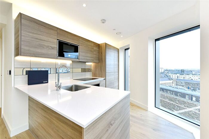 2 Bedroom Flat To Rent In Hampton Apartments, Duke Of Wellington Avenue, SE18