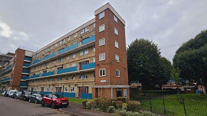 2 Bedroom Ground Maisonette To Rent In Slippers Place, London, SE16