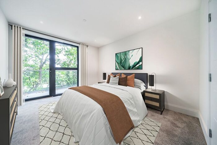 2 Bedroom Flat To Rent In Bourne Way, Hayes, Bromley, BR2