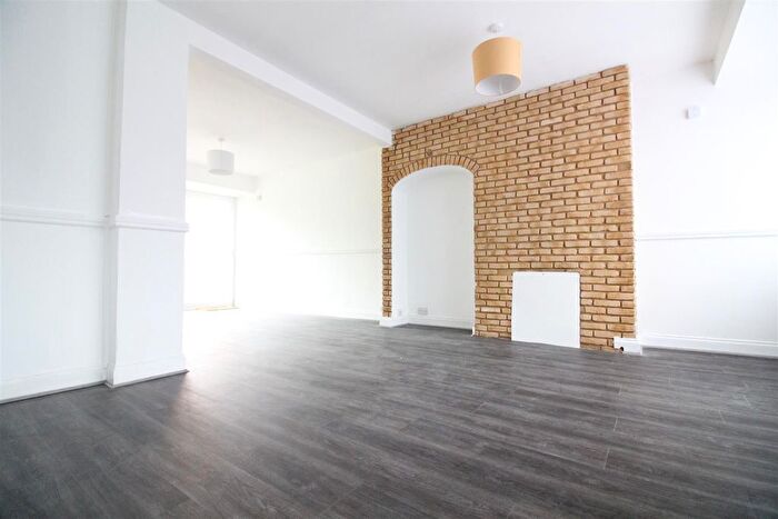 3 Bedroom Property To Rent In Hillborne Close, Hayes, UB3