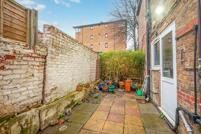 3 Bedroom Flat For Sale In Lechmere Road, Willesden Green, London, NW2