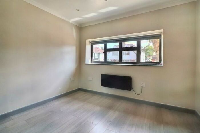 3 Bedroom Flat To Rent In Dorchester Way, Kingsbury, HA3