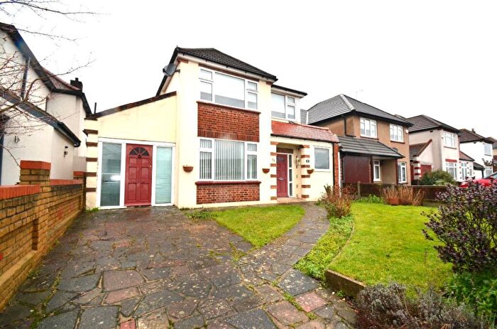 3 Bedroom Detached House To Rent In Elmhurst Drive, Hornchurch, RM11