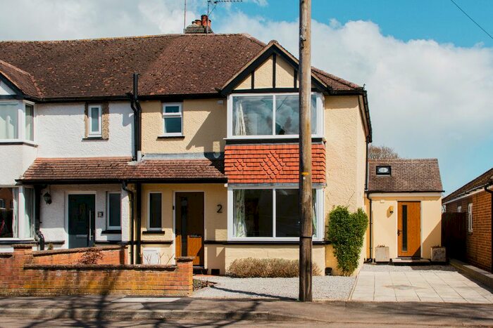 3 Bedroom Semi-Detached House For Sale In Twyford Avenue, Twyford, OX17