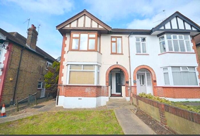 3 Bedroom Maisonette To Rent In Lodge Avenue, Romford, Essex, RM2