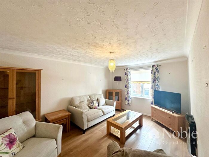 2 Bedroom Retirement Property For Sale In Eastfield Road, Brentwood, CM14