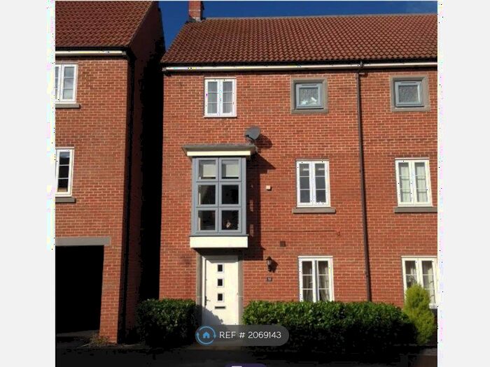 5 Bedroom Semi-Detached House To Rent In Ilsley Rd, Basingstoke, RG24