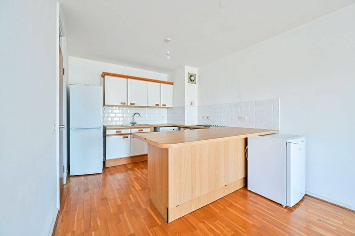 1 Bedroom Flat For Sale In Nine Elms Lane, Nine Elms, London, SW8