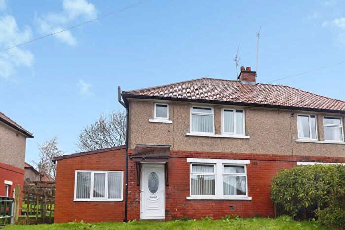 3 Bedroom Semi Detached House For Sale In Bedivere Road, Bradford, BD8