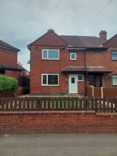 3 Bedroom Semi-Detached House To Rent In Oakwell Road, Bradford, BD11