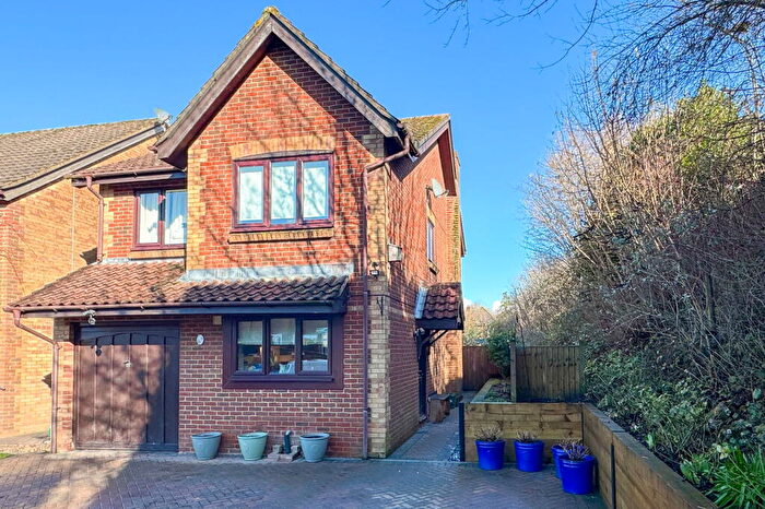3 Bedroom Detached House For Sale In Burydown Mead, North Waltham, RG25