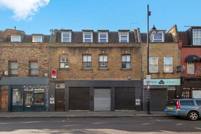 2 Bedroom Flat To Rent In Roman Road, London, E3
