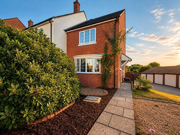 3 Bedroom End Of Terrace House For Sale In Poplar Way, Midhurst, West Sussex, GU29