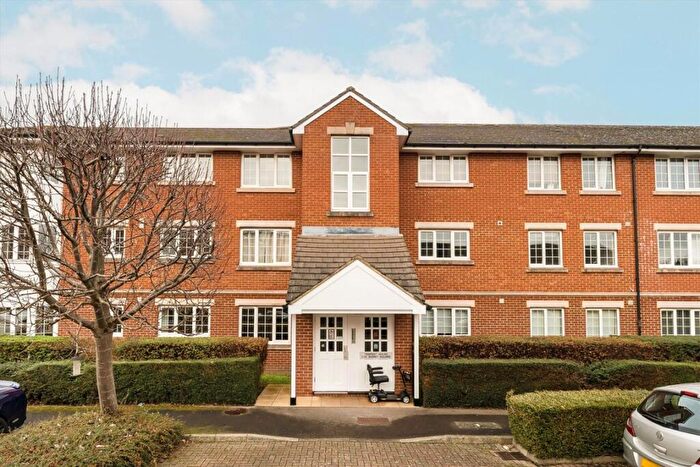 2 Bedroom Flat To Rent In Sigrist Square, Sigrist Square, KT2