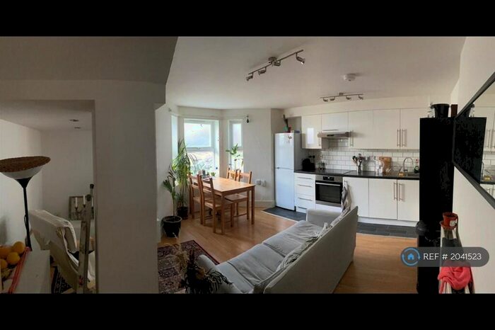 4 Bedroom Flat To Rent In Narford Rd, London, E5