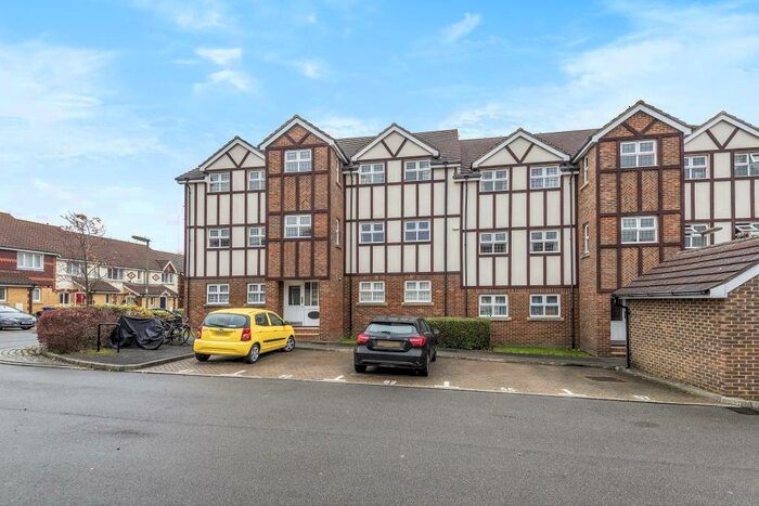 2 Bedroom Apartment To Rent In Lorne Gardens, Knaphill, GU21