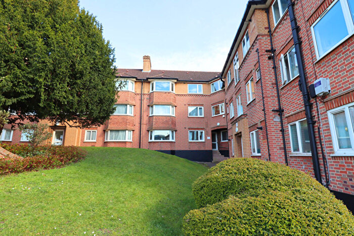 2 Bedroom Flat To Rent In Surbiton, KT6