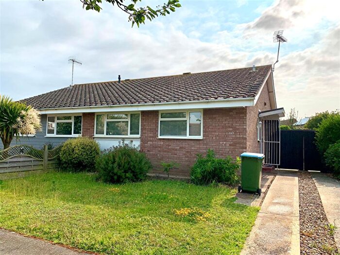 2 Bedroom Detached Bungalow To Rent In White Horses Way, Littlehampton, West Sussex, BN17