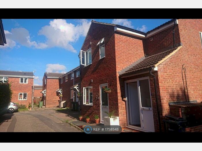 2 Bedroom Flat To Rent In Bradwell Court, Braintree, CM7